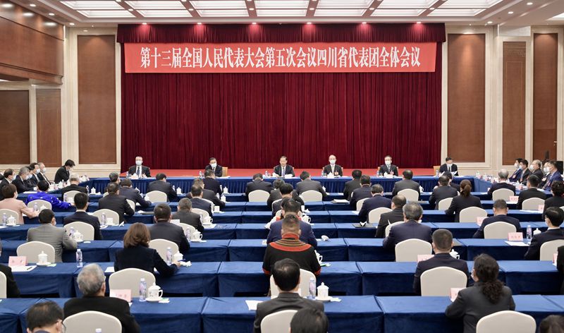 四川代表團舉行全體會議
推選彭清華為團長 黃強等為副團長「相關(guān)圖片」