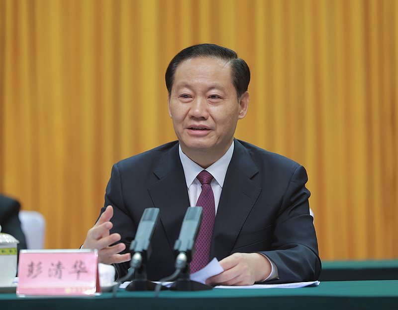 彭清華在四川省深入推進(jìn)成都大運(yùn)會(huì)籌辦決戰(zhàn)決勝動(dòng)員部署大會(huì)上強(qiáng)調(diào)
高標(biāo)準(zhǔn)高質(zhì)量做好成都大運(yùn)會(huì)各項(xiàng)籌備工作
向全世界呈現(xiàn)一屆具有中國特色時(shí)代氣息青春風(fēng)采的國際體育盛會(huì)
黃強(qiáng)主持會(huì)議 田向利出席「相關(guān)圖片」