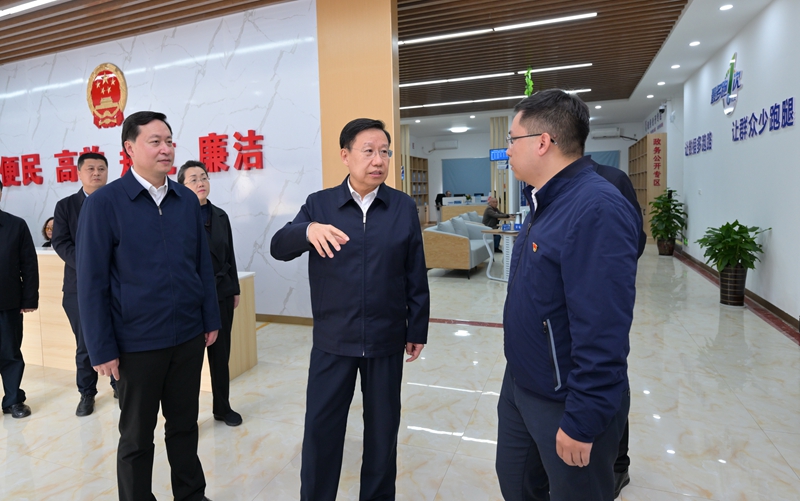 王曉暉在廣安市遂寧市調(diào)研時(shí)強(qiáng)調(diào)
扎實(shí)推進(jìn)城鄉(xiāng)融合發(fā)展不斷釋放經(jīng)濟(jì)活力
讓改革發(fā)展成果更好惠及城鄉(xiāng)居民「相關(guān)圖片」