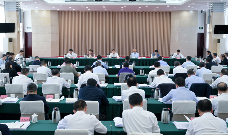 王曉暉主持召開2023年省田長制林長制暨省總河長全體會議強調(diào)
全面落實落細(xì)田長制林長制河湖長制
持續(xù)用力筑牢長江黃河上游生態(tài)屏障
黃強講話 田向利施小琳出席「相關(guān)圖片」