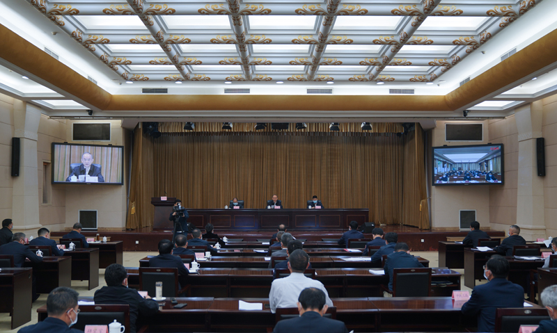 黃強(qiáng)在全省鐵路建設(shè)工作電視電話會(huì)議上強(qiáng)調(diào)
搶抓機(jī)遇大干快上
充分發(fā)揮鐵路建設(shè)促投資穩(wěn)增長(zhǎng)“火車頭”作用「相關(guān)圖片」