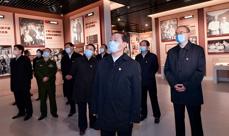 彭清華在天府家風(fēng)館調(diào)研參觀時(shí)強(qiáng)調(diào)
抓好黨員和領(lǐng)導(dǎo)干部家風(fēng)建設(shè)
切實(shí)筑牢反腐倡廉的家庭防線
黃強(qiáng)一同調(diào)研參觀「相關(guān)圖片」