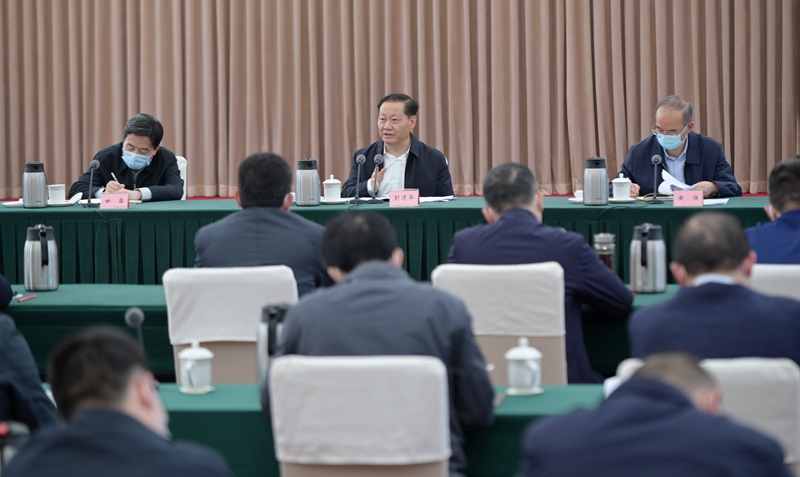 彭清華主持召開新冠肺炎疫情防控專家座談會強調
準確把握疫情動態(tài)走勢 因時應勢采取防控策略
以最快速度最高效率堅決遏制疫情擴散蔓延
黃強出席「相關圖片」