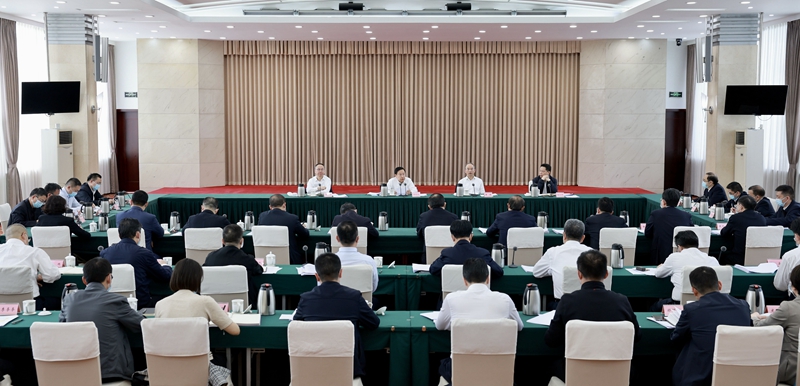 王曉暉主持召開省委專題會議強調(diào)
落實責任錨定目標真抓實干
堅決打贏促消費擴內(nèi)需攻堅戰(zhàn)
黃強出席并講話「相關圖片」