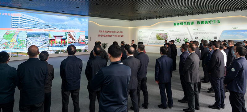 彭清華在全省項目投資工作暨“十四五”規(guī)劃重大工程項目建設推進現(xiàn)場會上強調
以時不我待的精神狀態(tài)抓實抓細項目投資工作
為全省經濟持續(xù)健康發(fā)展提供堅實支撐
黃強田向利出席「相關圖片」