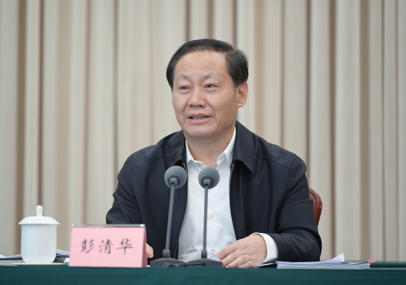 彭清華在全省項目投資工作暨“十四五”規(guī)劃重大工程項目建設推進現(xiàn)場會上強調
以時不我待的精神狀態(tài)抓實抓細項目投資工作
為全省經濟持續(xù)健康發(fā)展提供堅實支撐
黃強田向利出席「相關圖片」