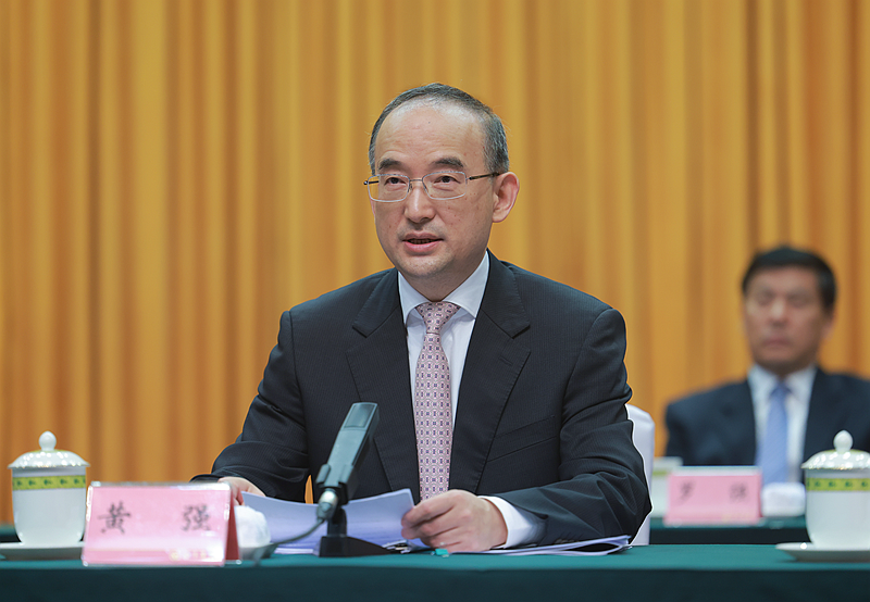 彭清華在四川省深入推進(jìn)成都大運(yùn)會(huì)籌辦決戰(zhàn)決勝動(dòng)員部署大會(huì)上強(qiáng)調(diào)
高標(biāo)準(zhǔn)高質(zhì)量做好成都大運(yùn)會(huì)各項(xiàng)籌備工作
向全世界呈現(xiàn)一屆具有中國特色時(shí)代氣息青春風(fēng)采的國際體育盛會(huì)
黃強(qiáng)主持會(huì)議 田向利出席「相關(guān)圖片」